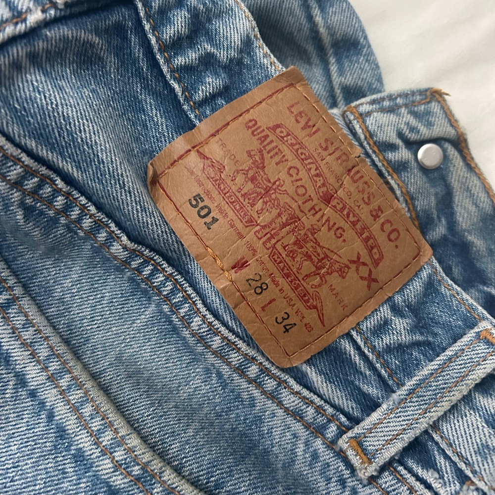 Levi's Classic Blue Straight Jeans with Vintage Appeal